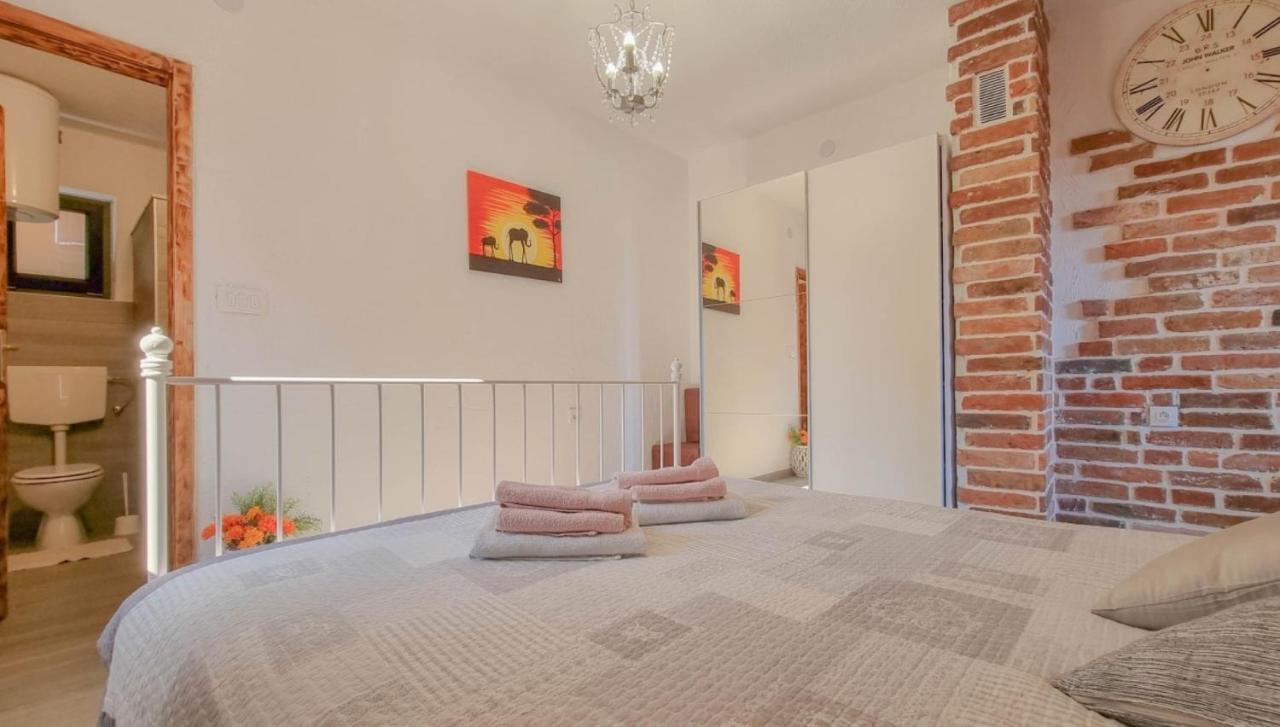 Enio Apartment Novigrad  Exterior photo