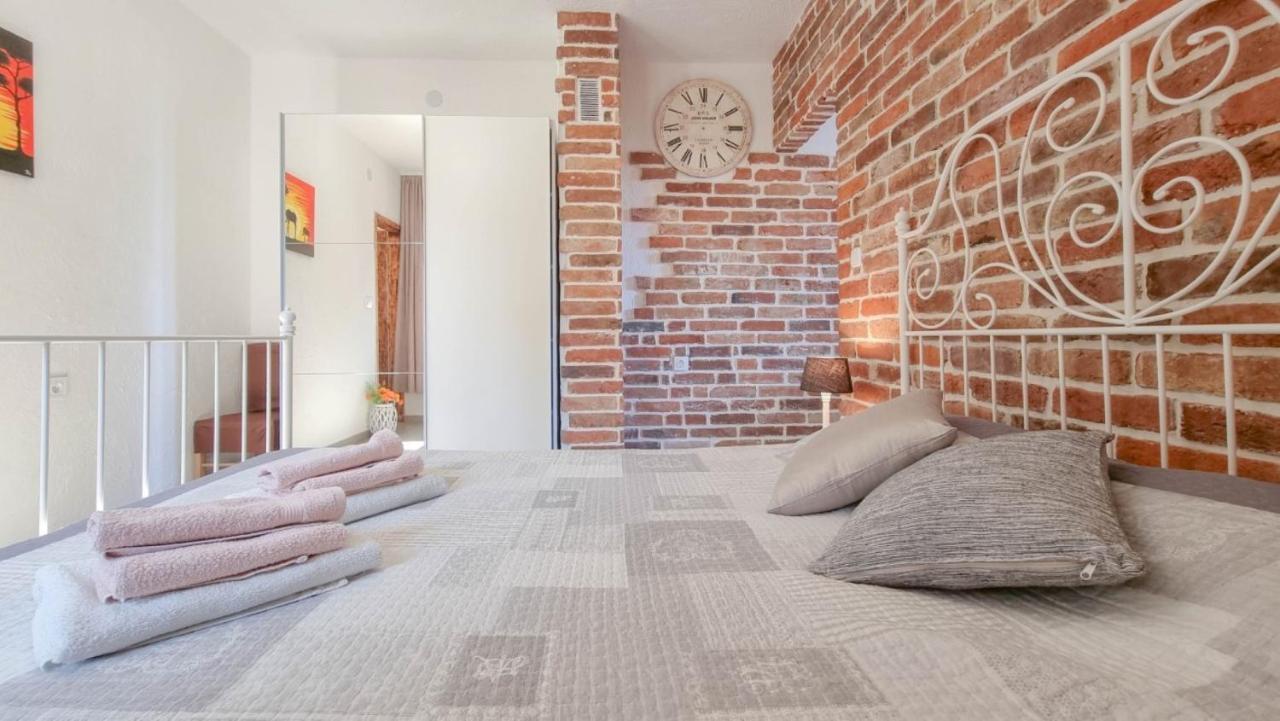 Enio Apartment Novigrad  Exterior photo